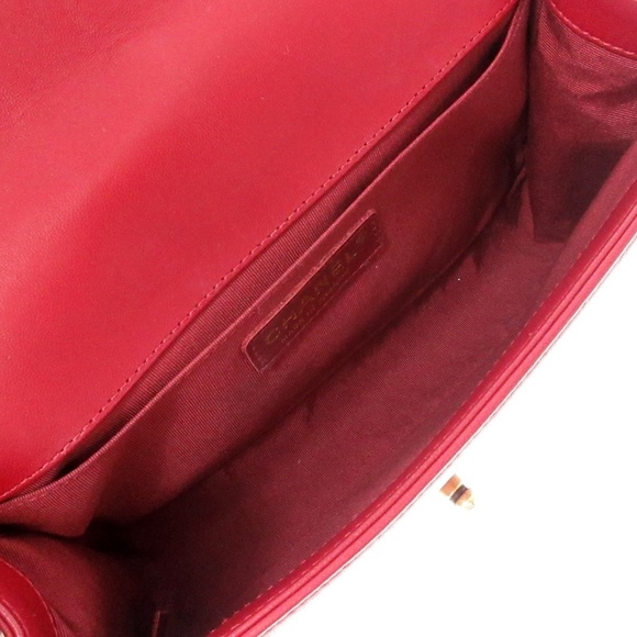 CHANEL Boy Shoulder Bag - Picture 5 of 13